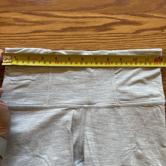 Lululemon Run With The Sun Cropped Leggings 4 White/Gray Pockets - Picture 6 of 8